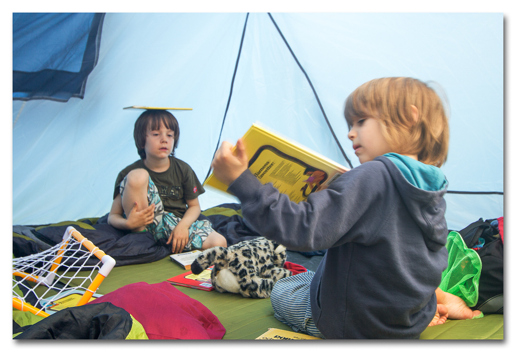 Balansakt i tältet, böcker lär man sig mycket av.