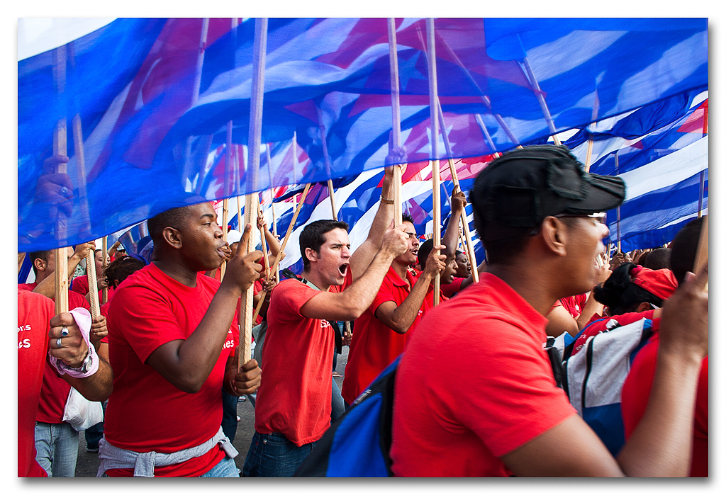 Vid demonstrationer syns och hörs man, här i Havanna.