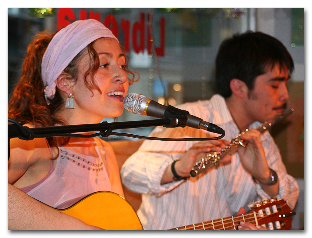 Finstämmig sång och musik på Latinamerikansk Bokhandel