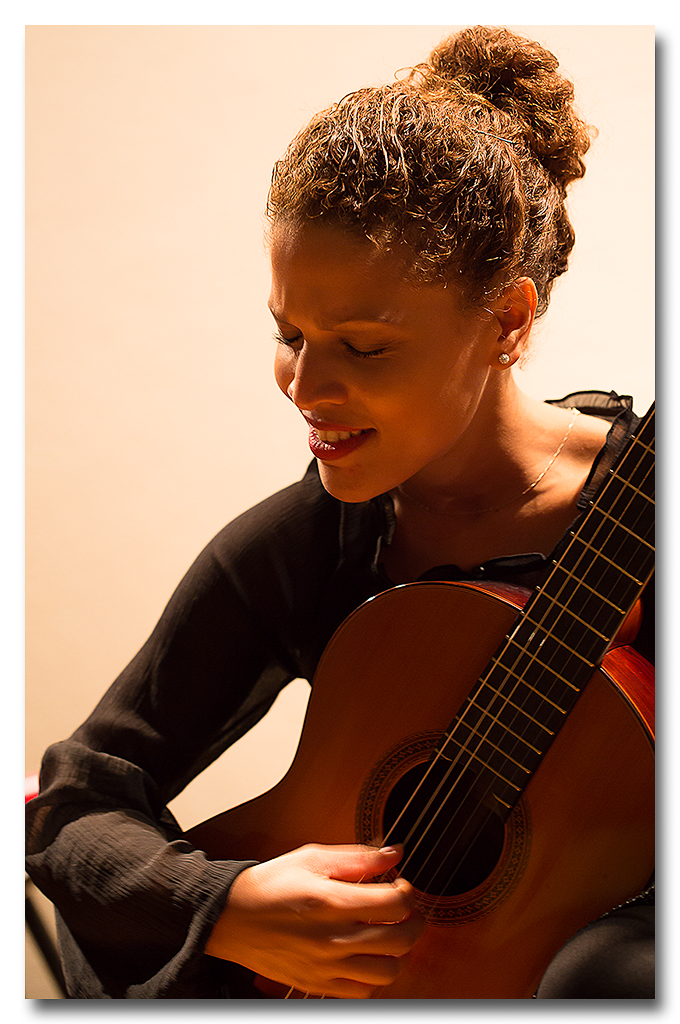 Ariadna Abreu, en världsstjärna på gitarr